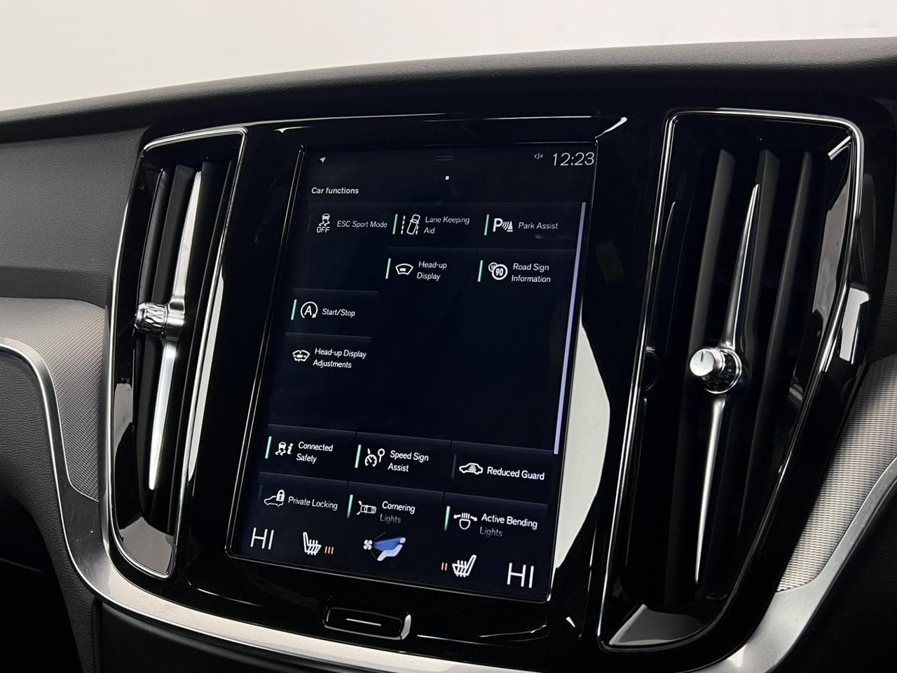 VOLVO S60 thumbnail Infotainment System