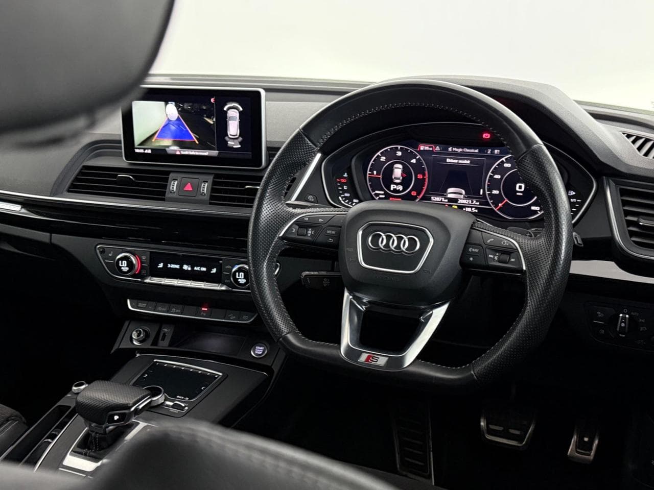 AUDI Q5 thumbnail Steering Wheel