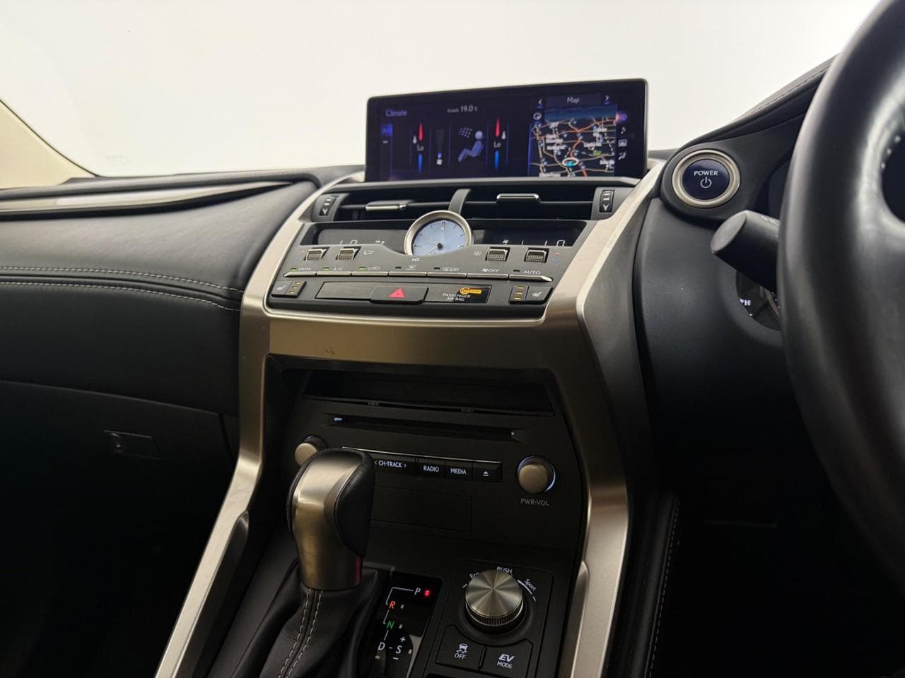 LEXUS NX thumbnail Infotainment System