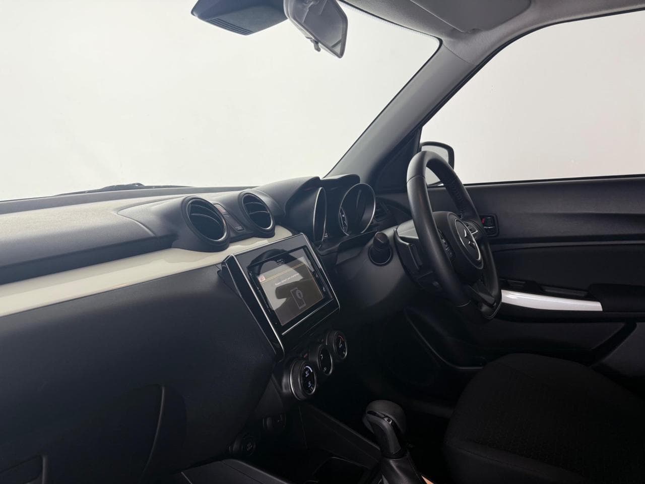 SUZUKI Swift thumbnail Interior Front