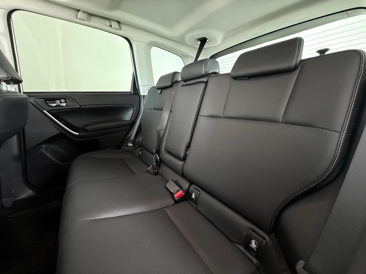 SUBARU Forester thumbnail Seats Rear