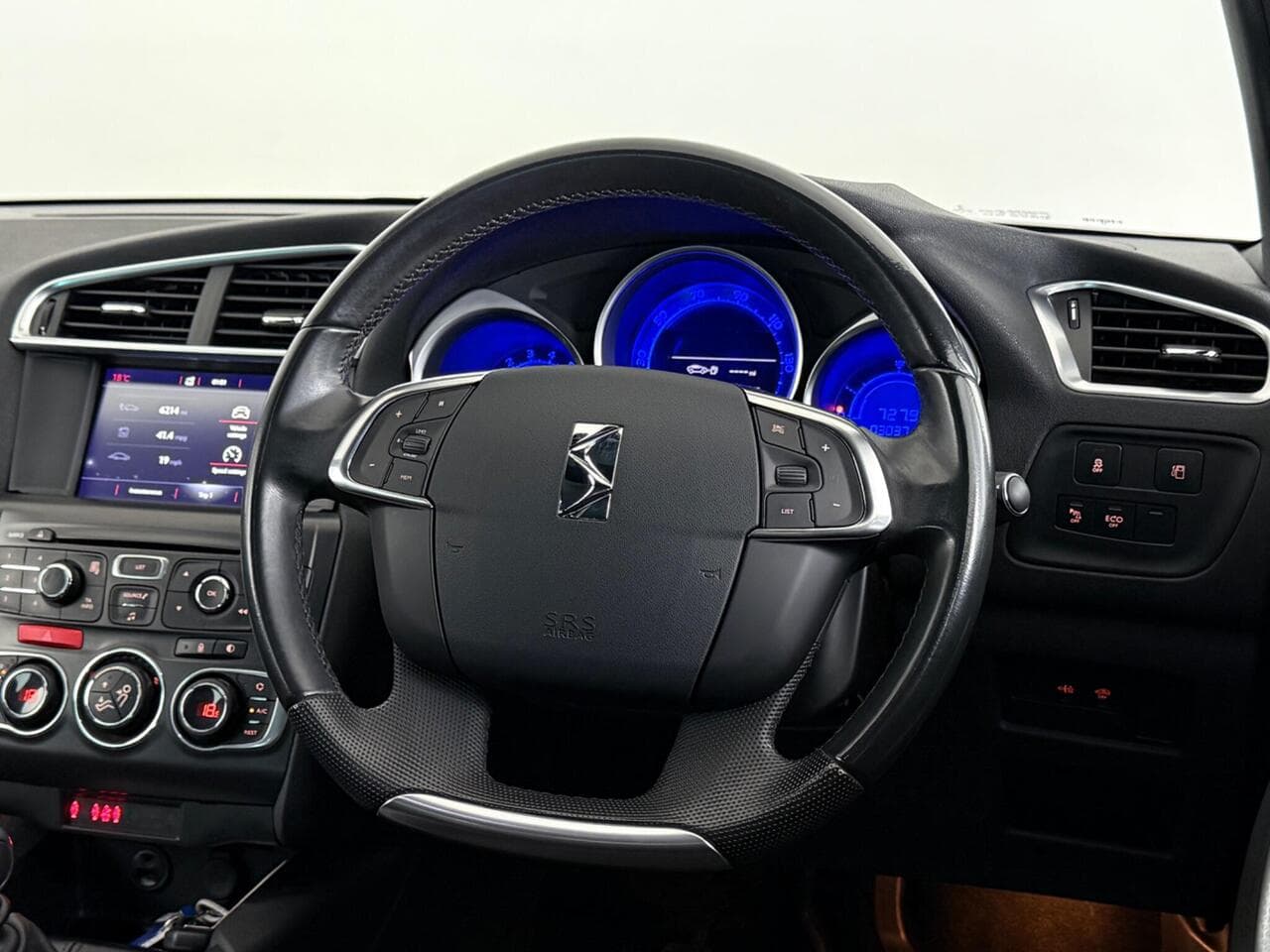 DS 4 thumbnail Steering Wheel