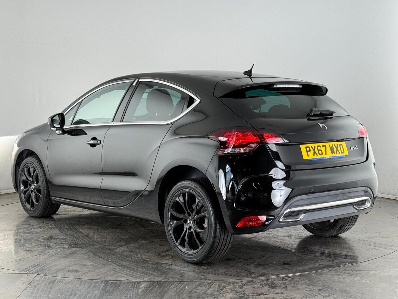 DS 4 thumbnail Rear Left