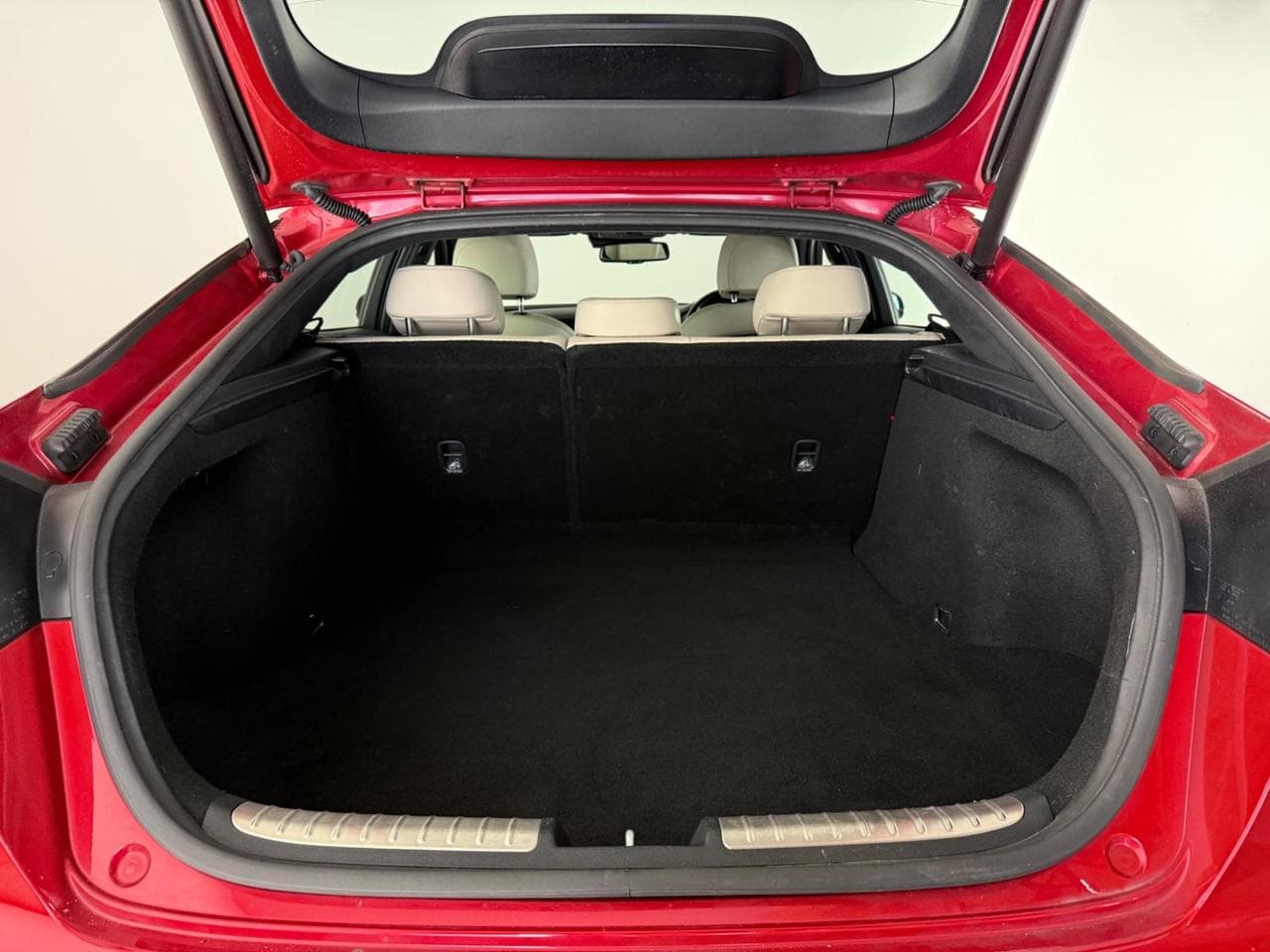 Kia Stinger thumbnail Boot