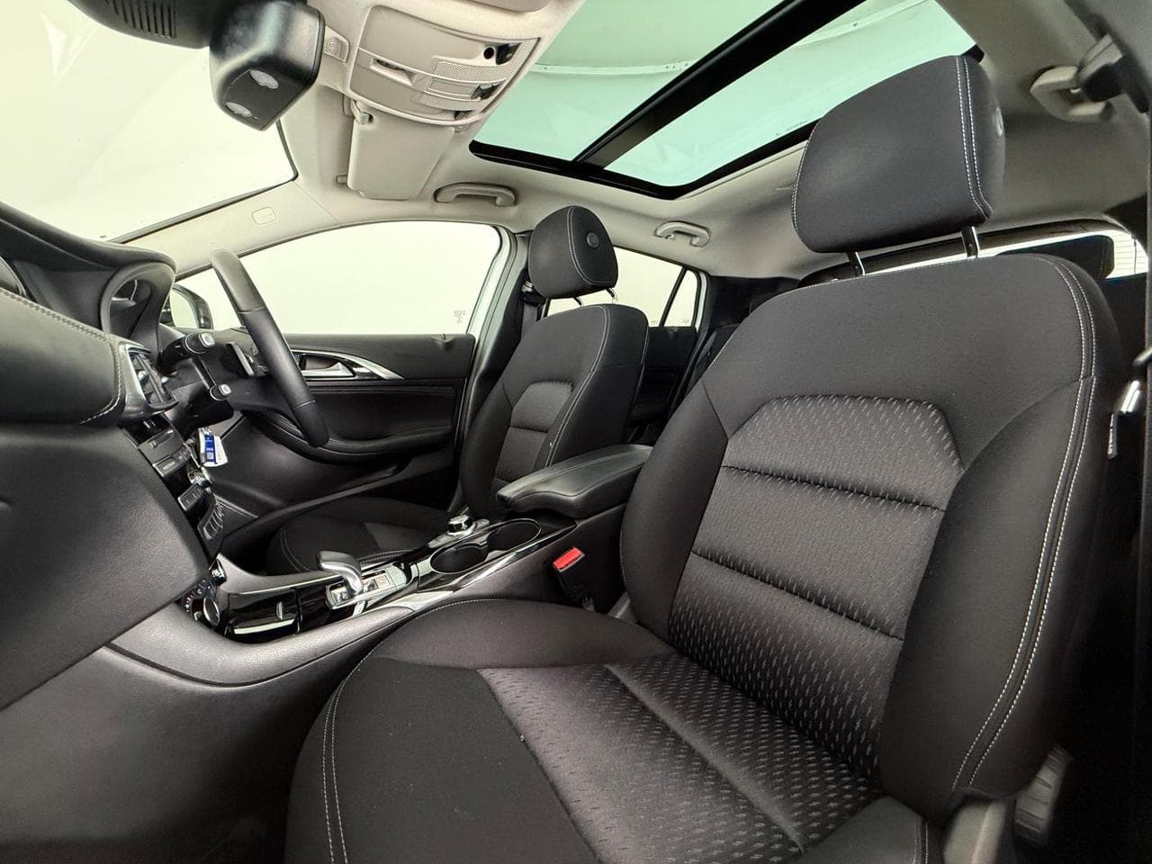 INFINITI Q30 thumbnail Seat Front Passenger
