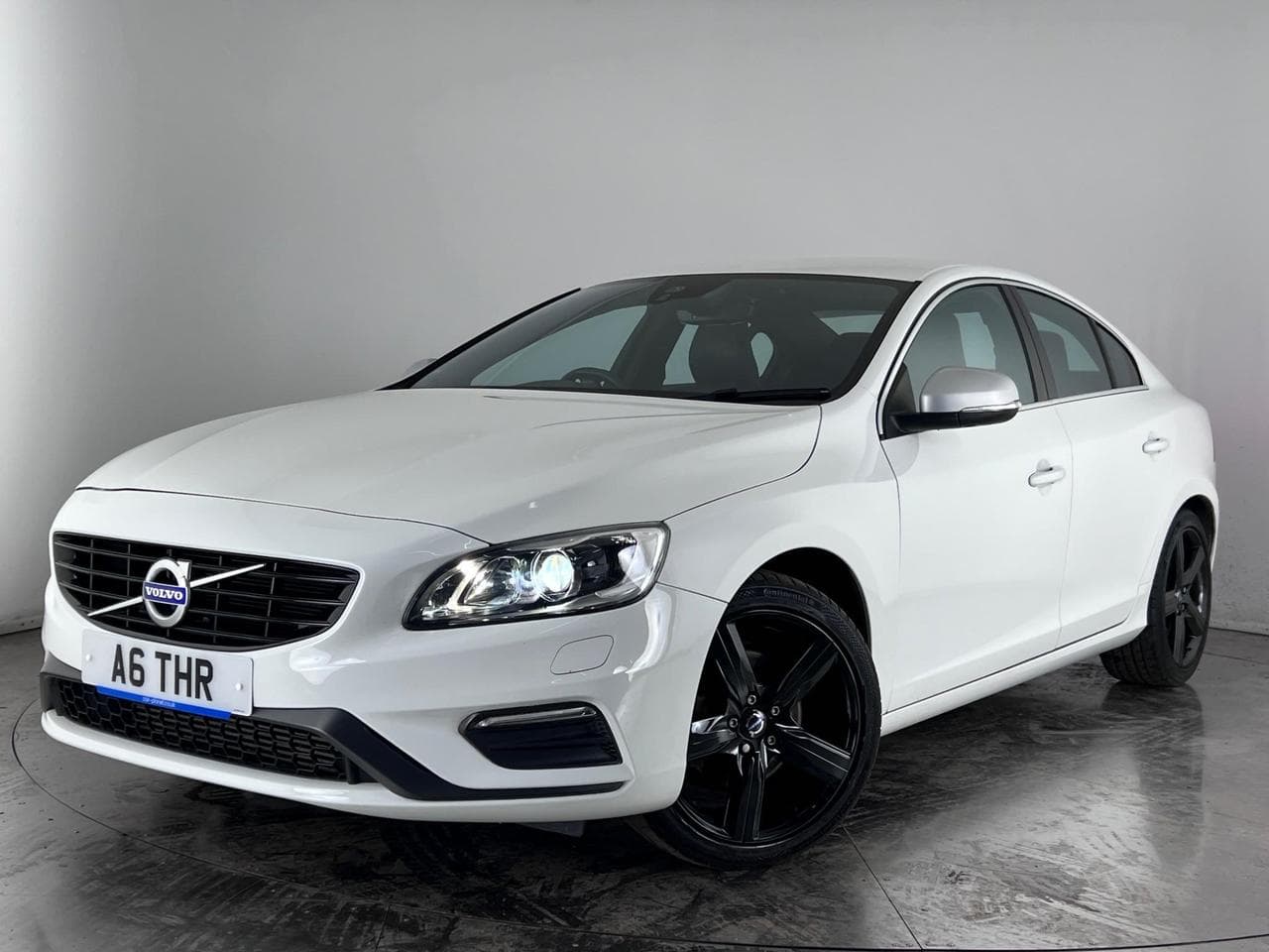 VOLVO S60 thumbnail Front Left