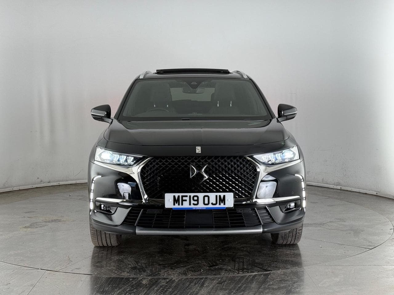 DS 7 Crossback thumbnail Front