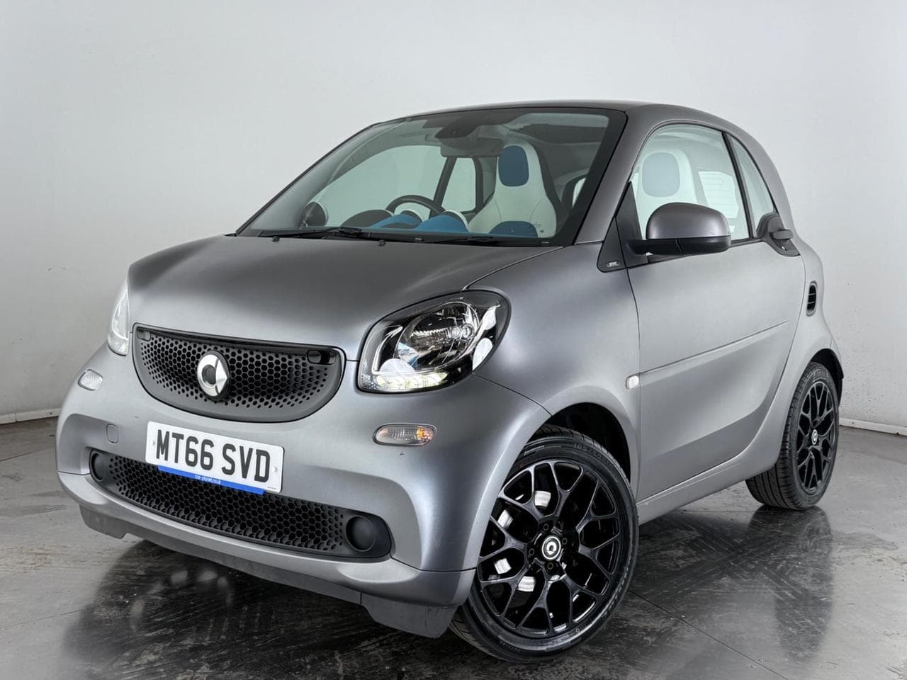 SMART fortwo thumbnail Front Left