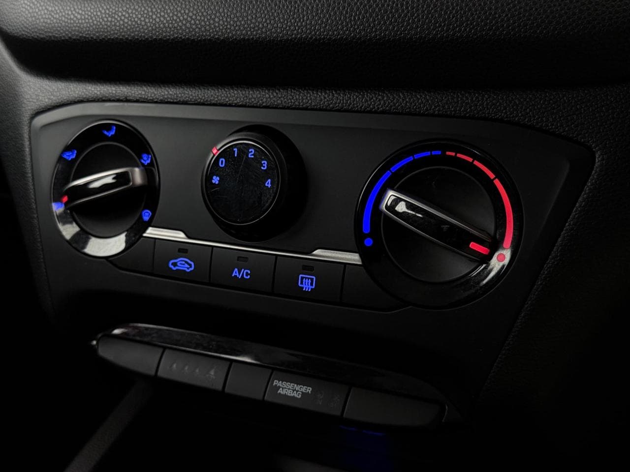 HYUNDAI i20 thumbnail Misc Controls