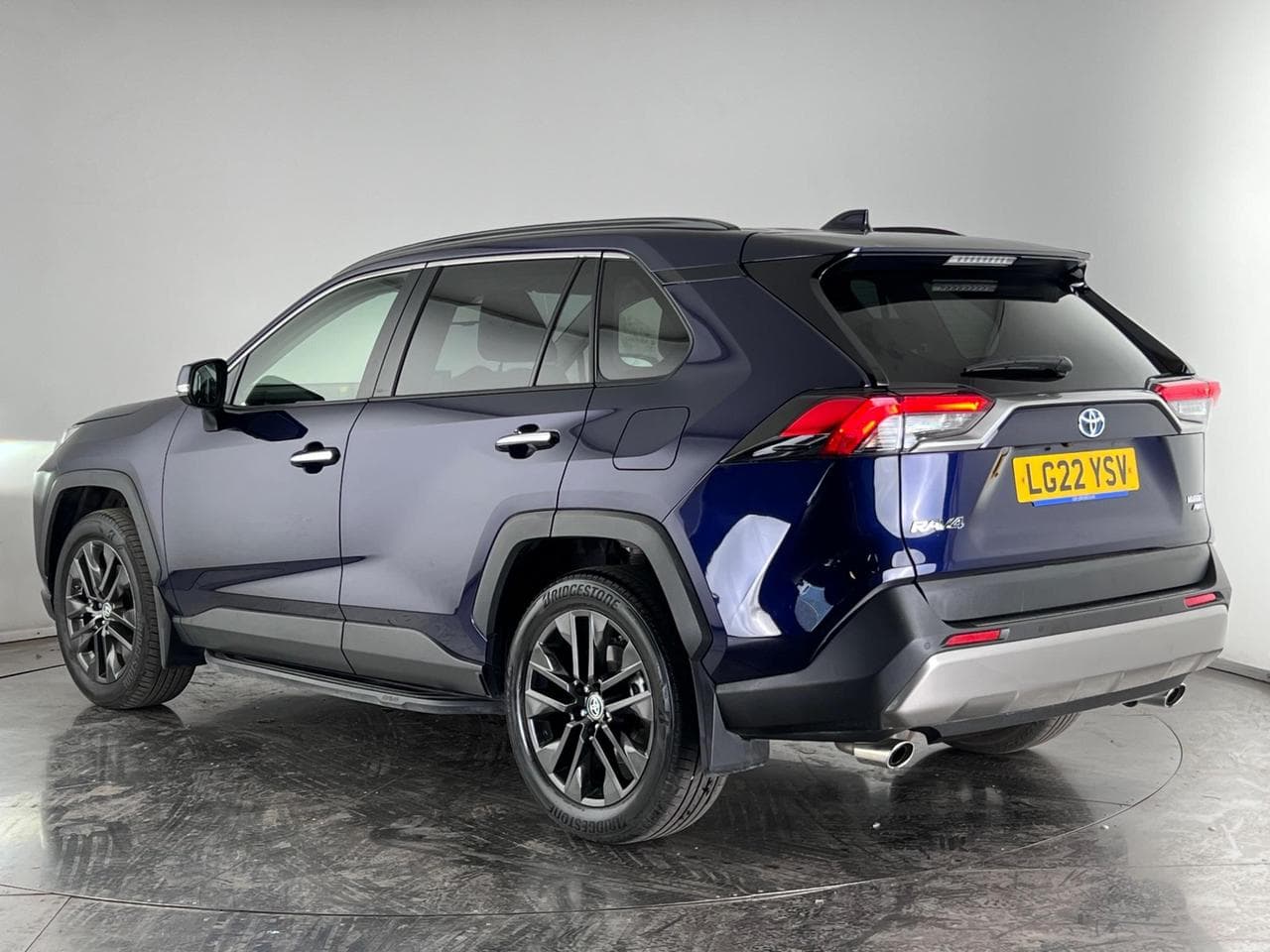 TOYOTA RAV4 thumbnail Rear Left