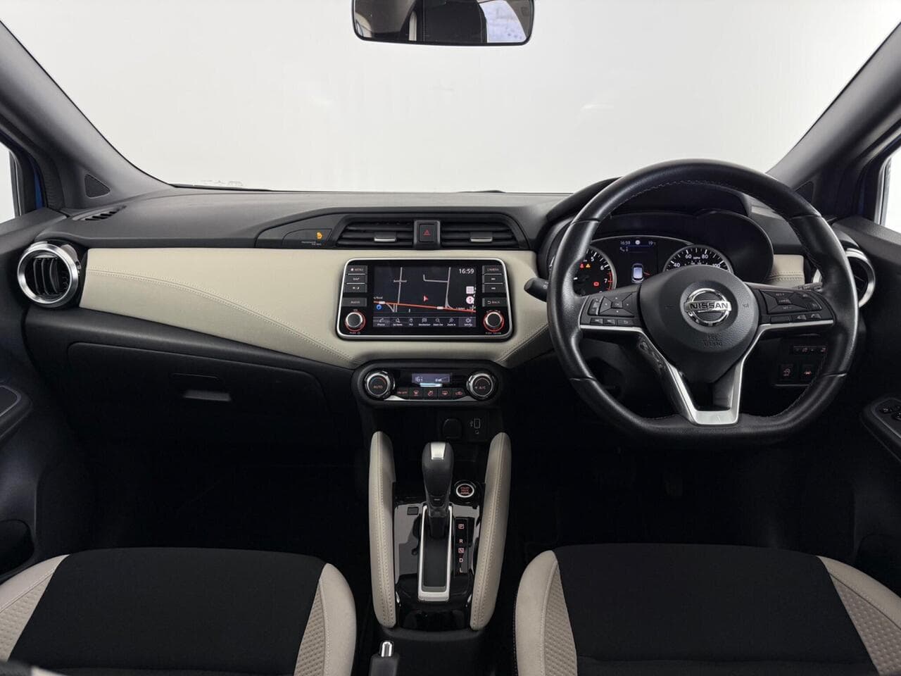 Nissan Micra thumbnail Interior Front