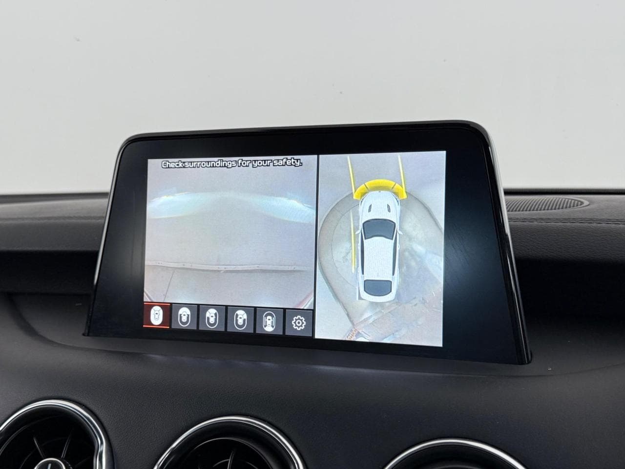 Kia Stinger thumbnail Infotainment System