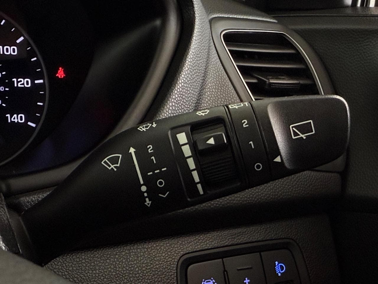 HYUNDAI i20 thumbnail Misc Controls