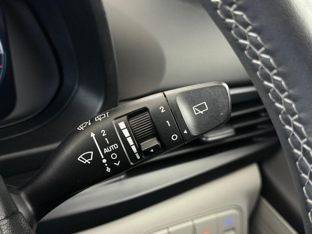 HYUNDAI i20 thumbnail Misc Controls