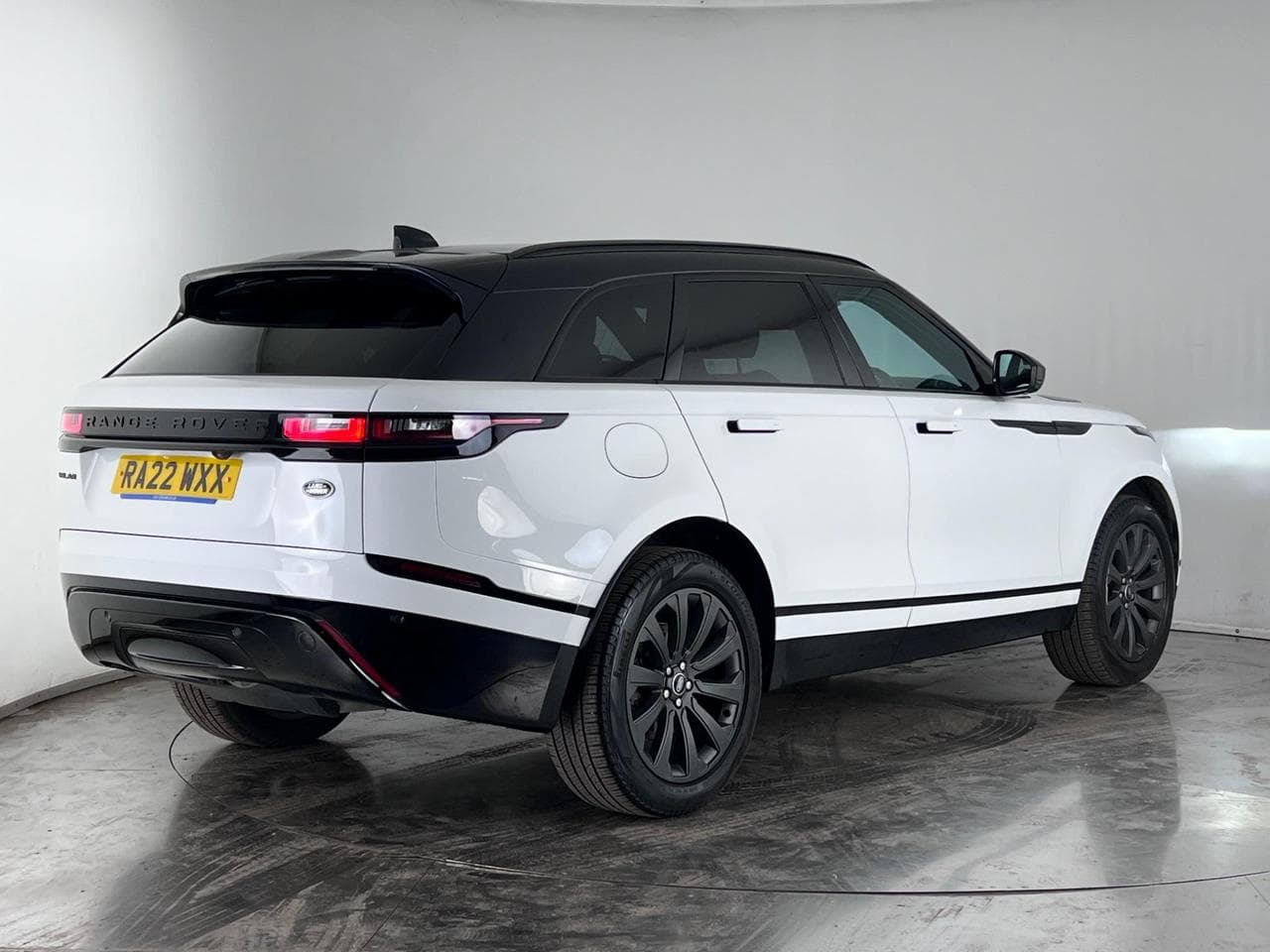 LAND ROVER RANGE ROVER VELAR thumbnail Rear Right