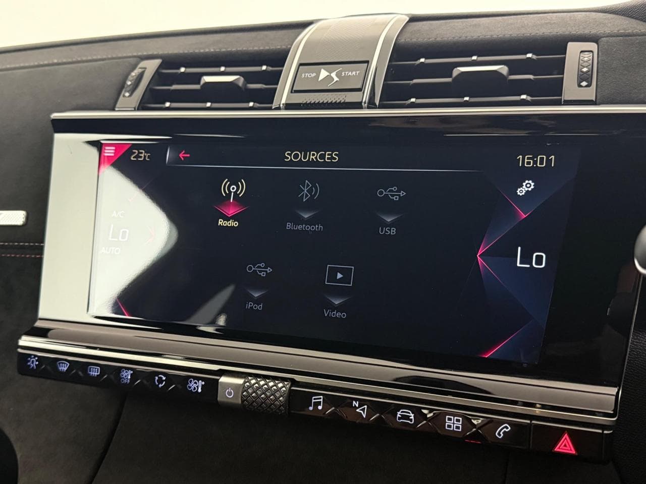 DS 7 Crossback thumbnail Infotainment System