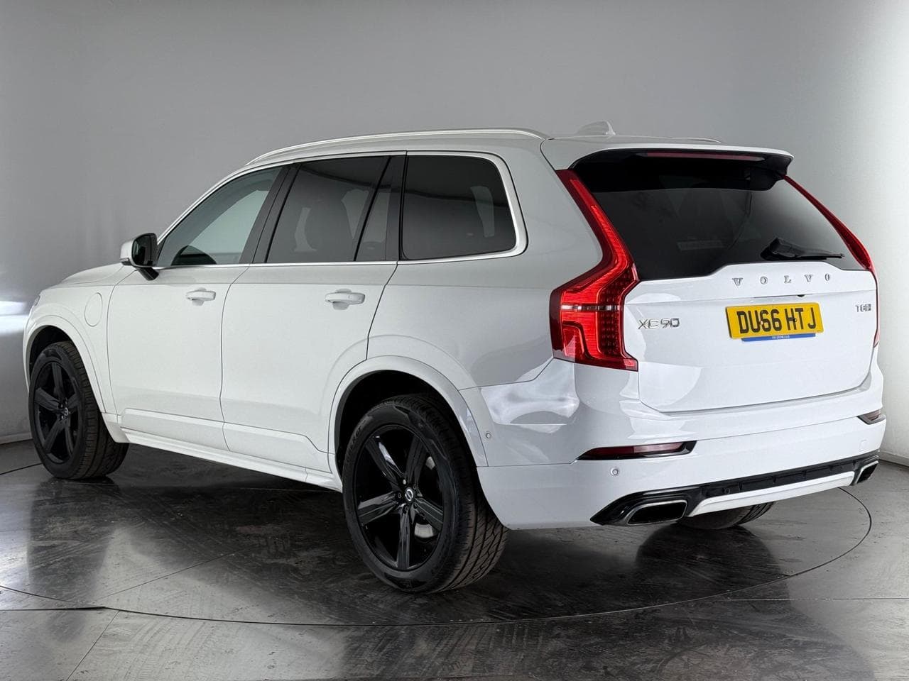 VOLVO XC90 thumbnail Rear Left