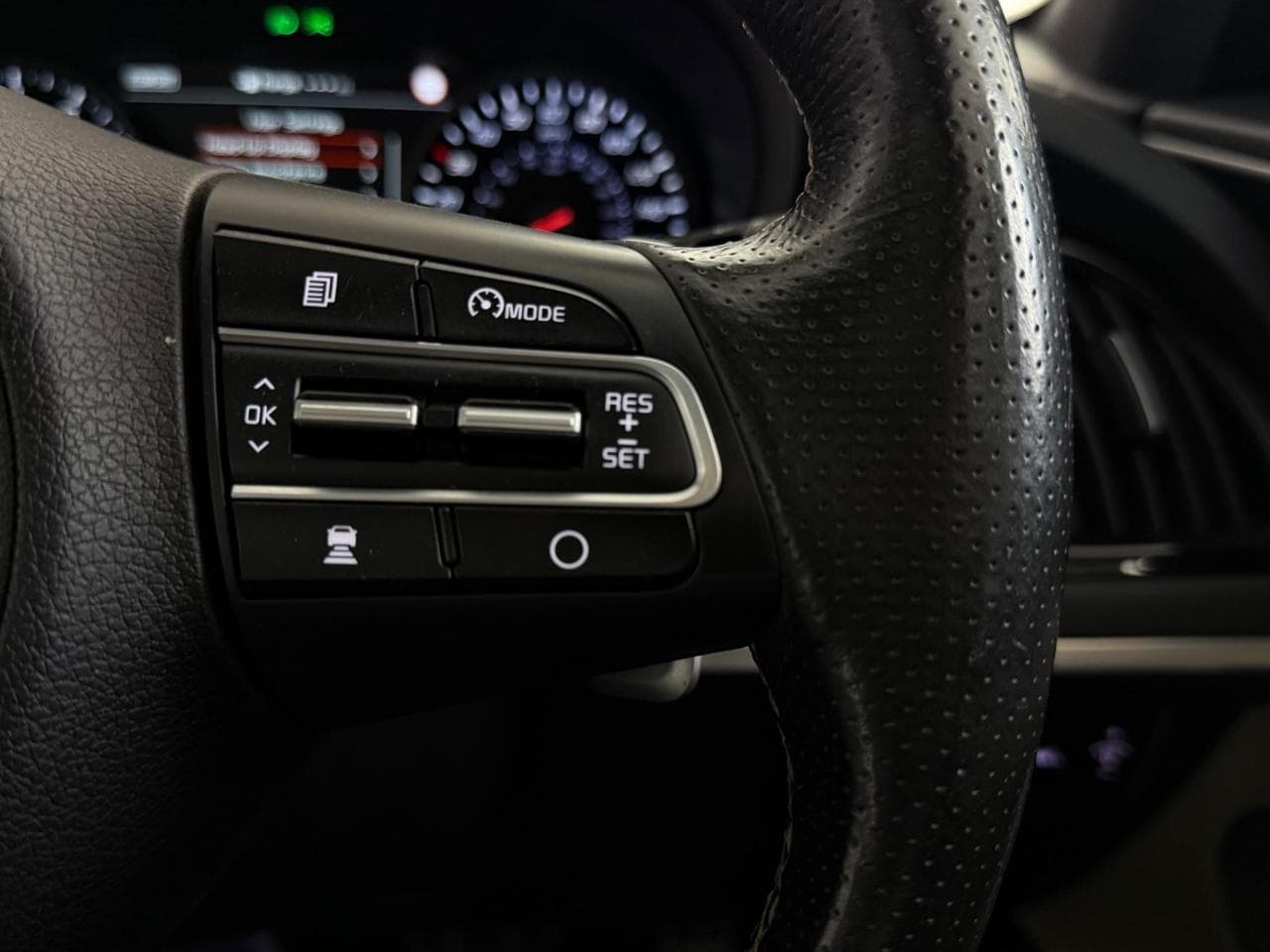 Kia Stinger thumbnail Misc Controls