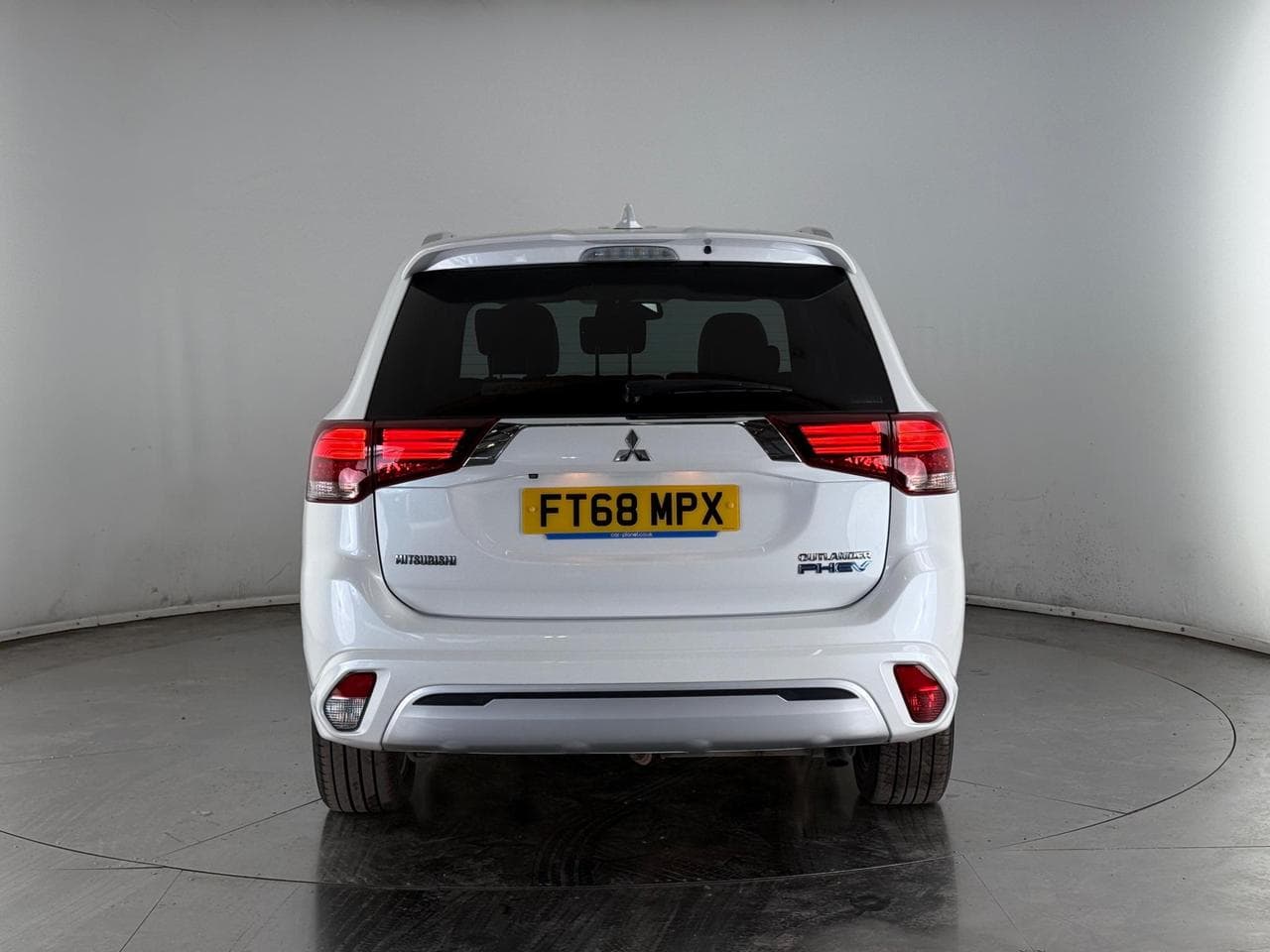 MITSUBISHI Outlander thumbnail Rear