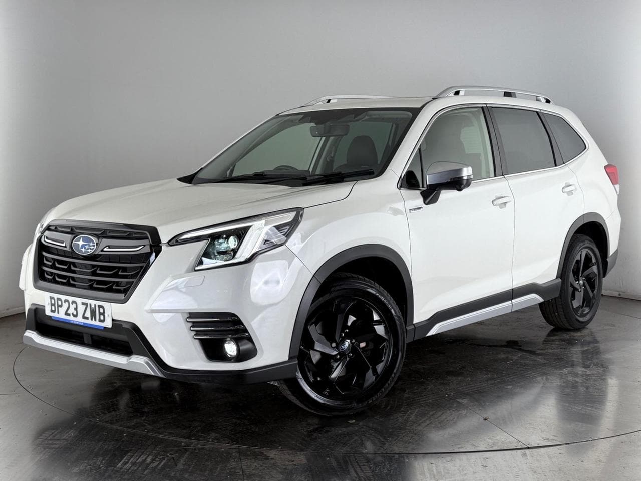 SUBARU Forester thumbnail Front Left