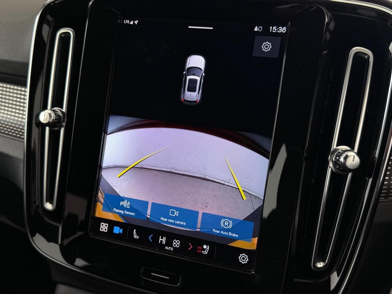 VOLVO XC40 thumbnail Infotainment System