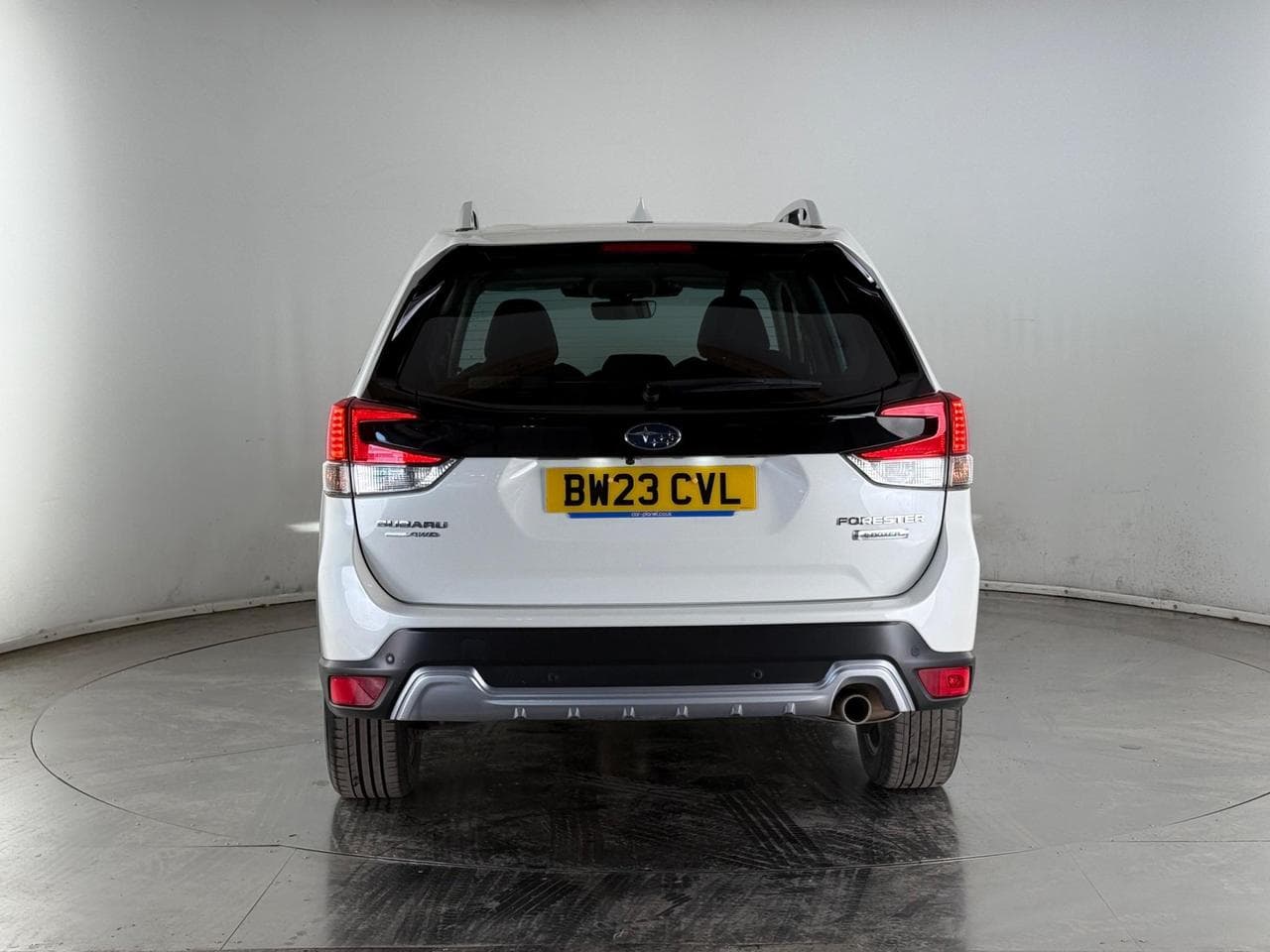 SUBARU Forester thumbnail Rear