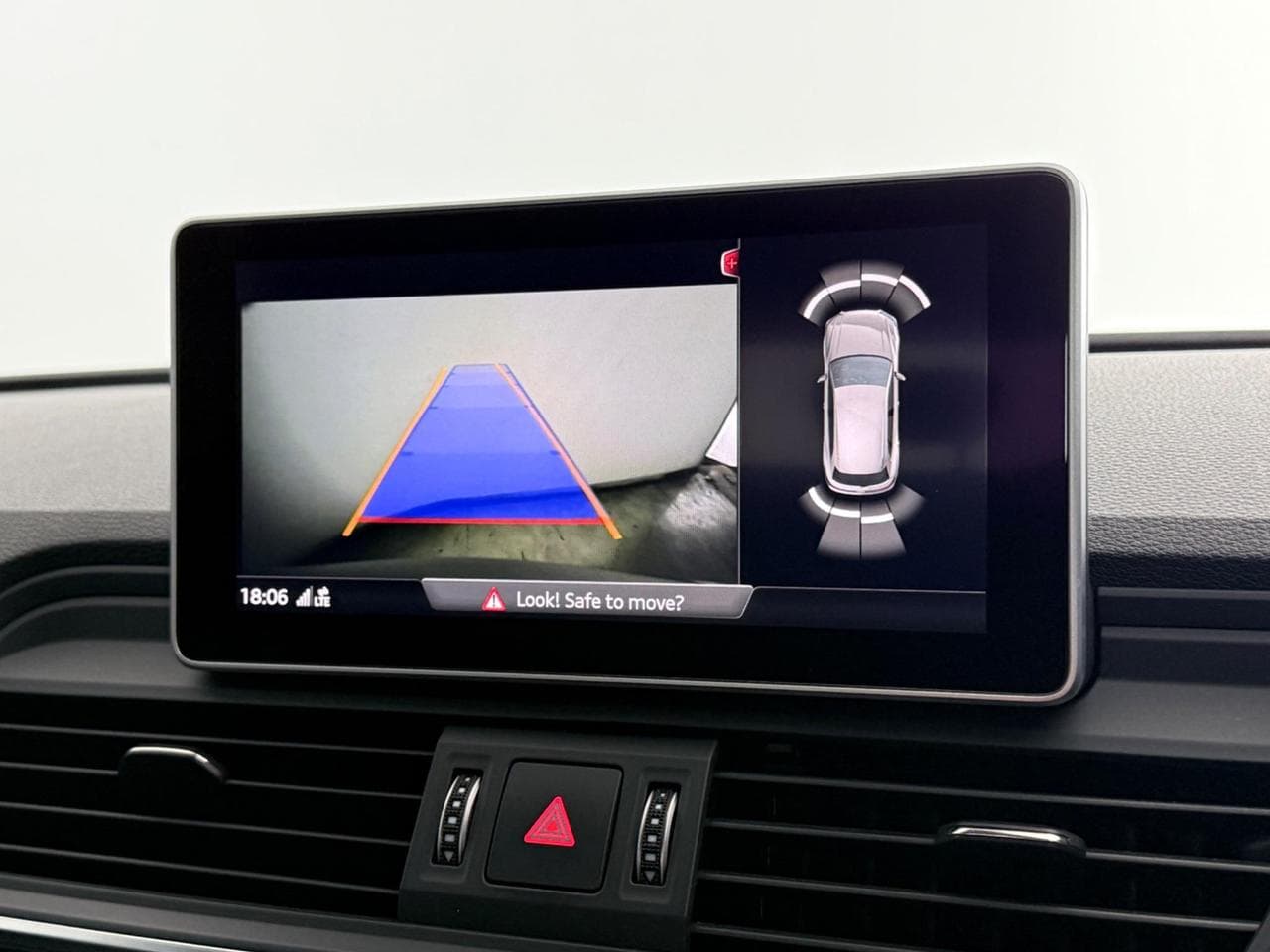 AUDI Q5 thumbnail Infotainment System