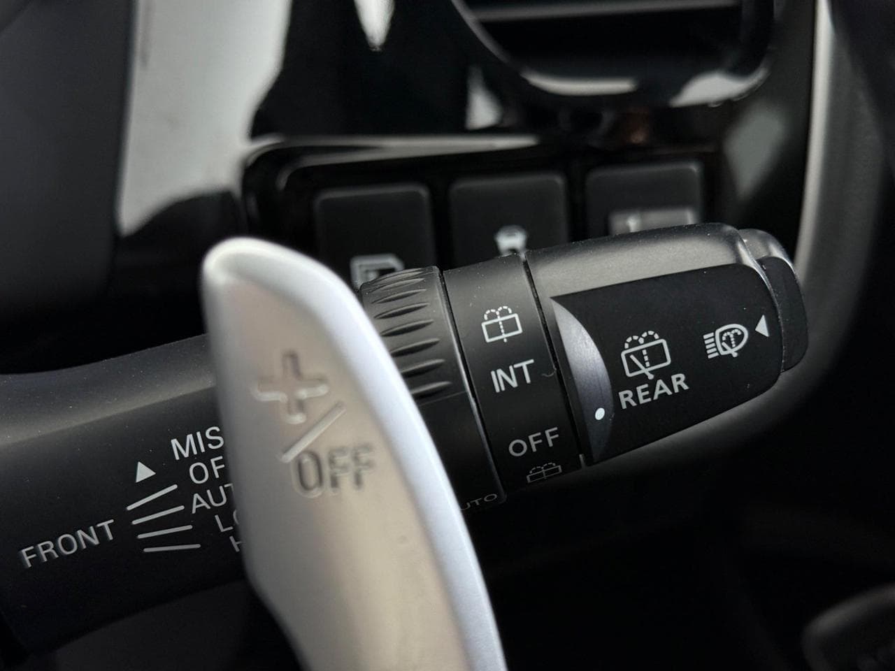 Mitsubishi Outlander thumbnail Misc Controls