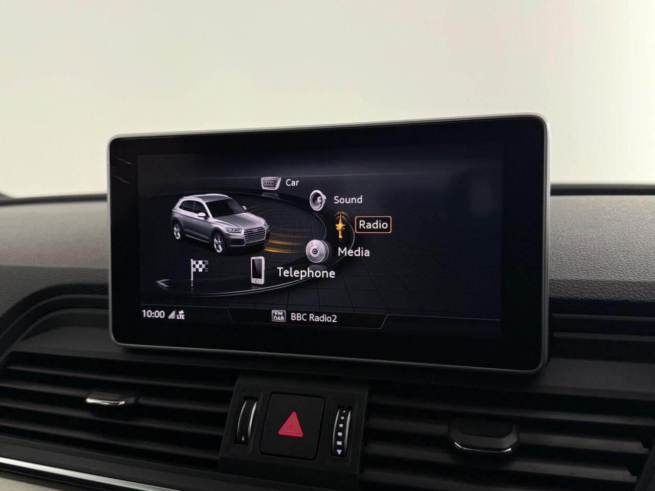AUDI Q5 thumbnail Infotainment System