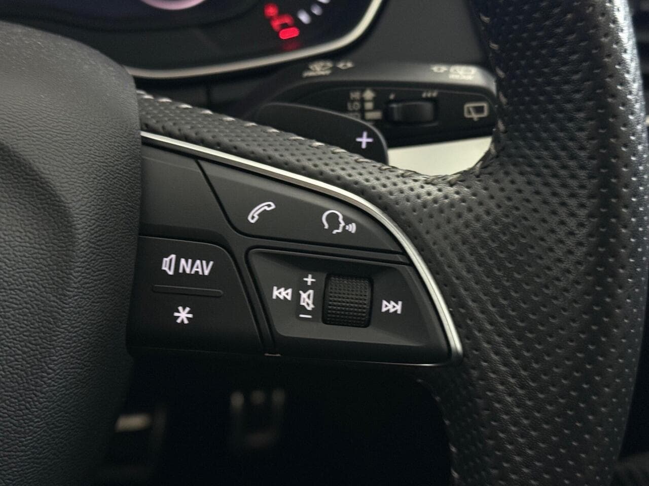 AUDI Q5 thumbnail Misc Controls