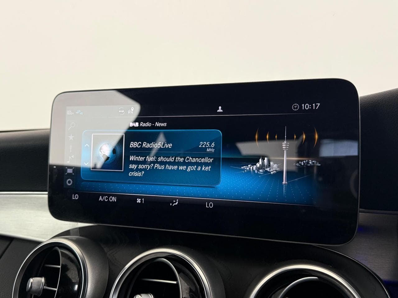 MERCEDES-BENZ C-Class thumbnail Infotainment System
