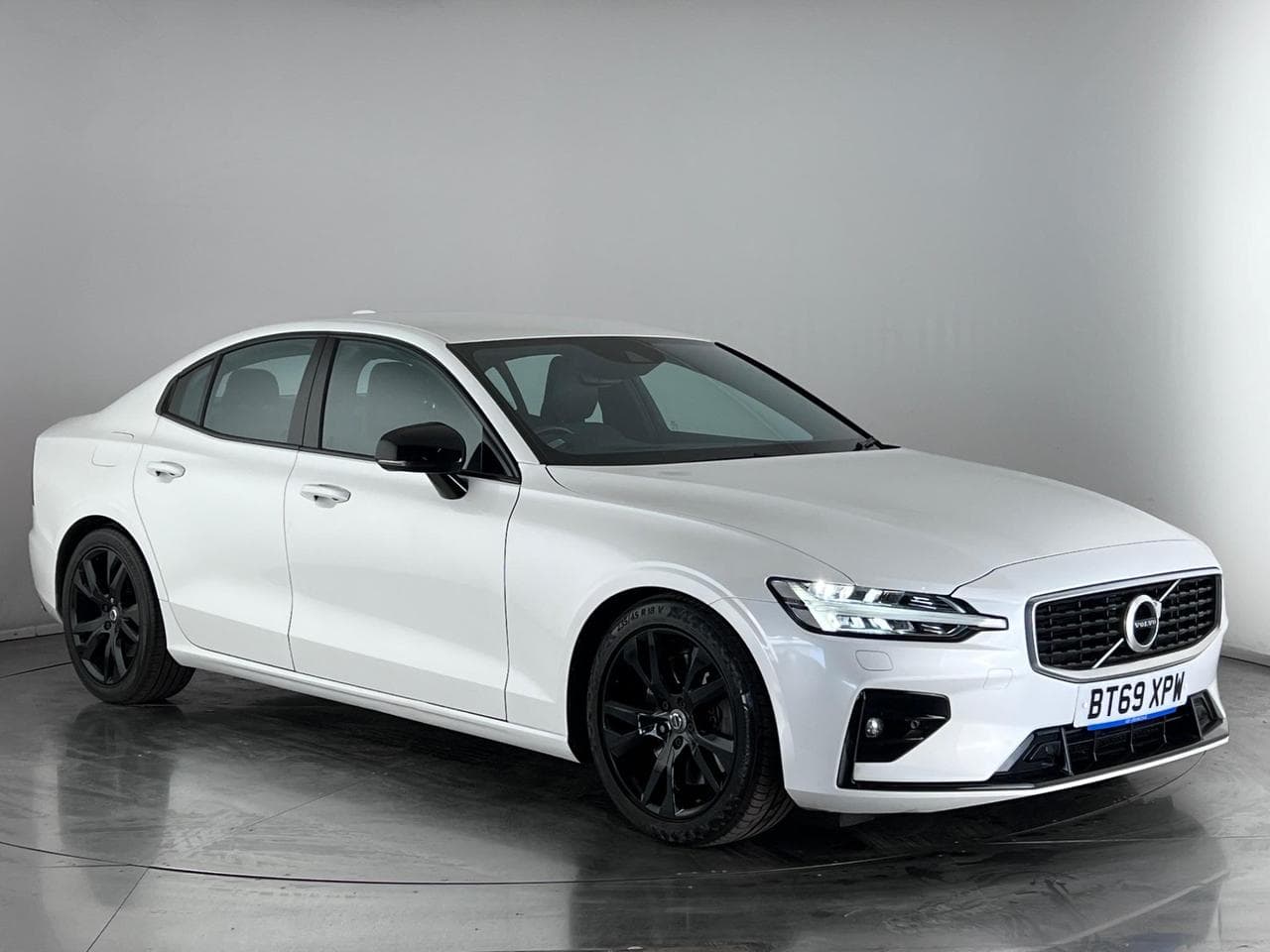 VOLVO S60 - VOLVO S60 2.0 T5 R-Design Plus Auto Euro 6 (s/s) 4dr
