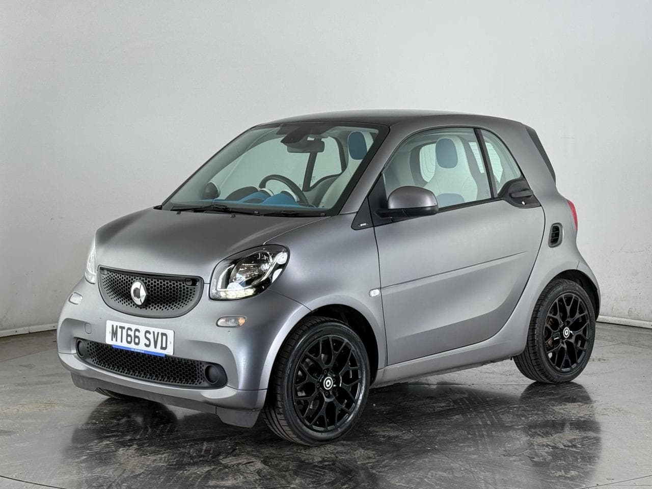 SMART fortwo thumbnail Front Left
