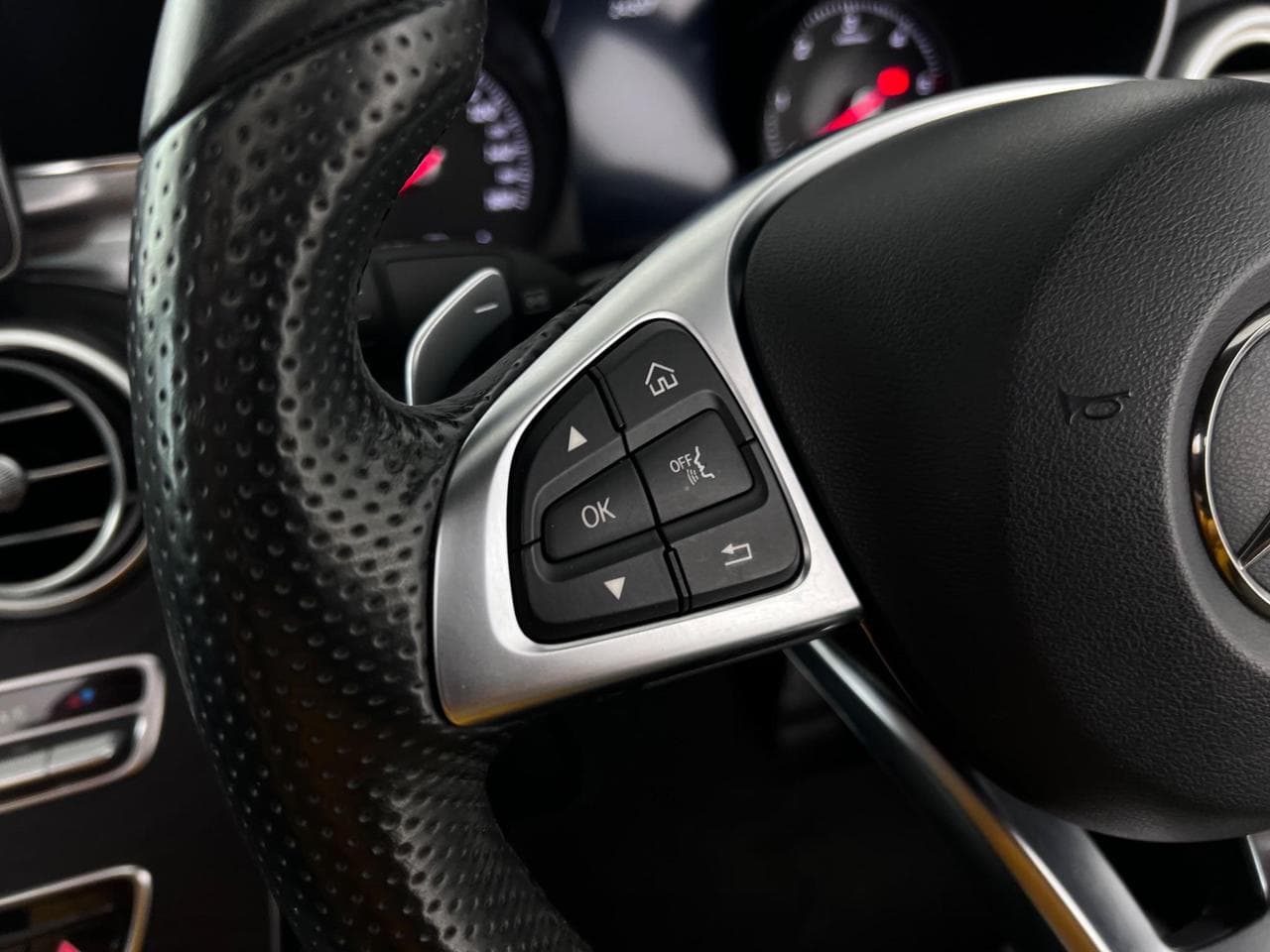 MERCEDES-BENZ C-Class thumbnail Misc Controls