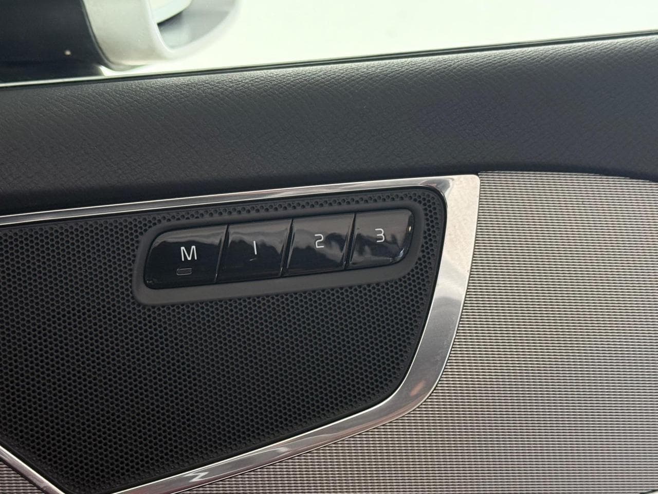VOLVO XC90 thumbnail Misc Controls