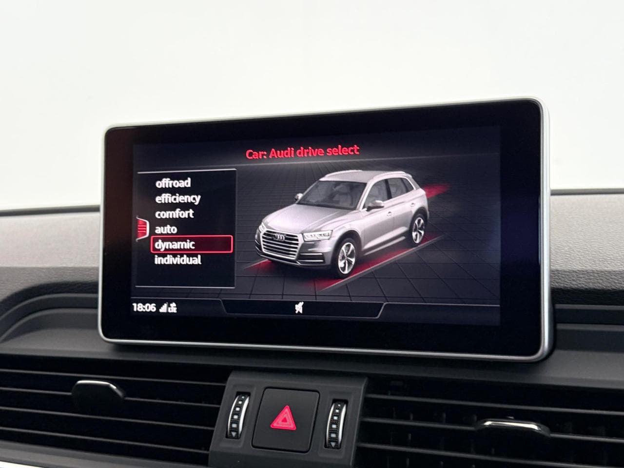 AUDI Q5 thumbnail Infotainment System