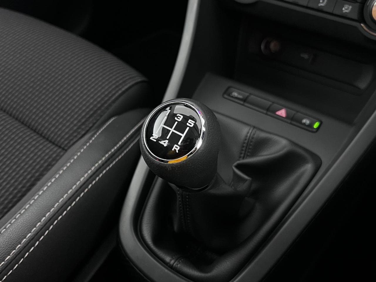 MG MG3 thumbnail Interior Front