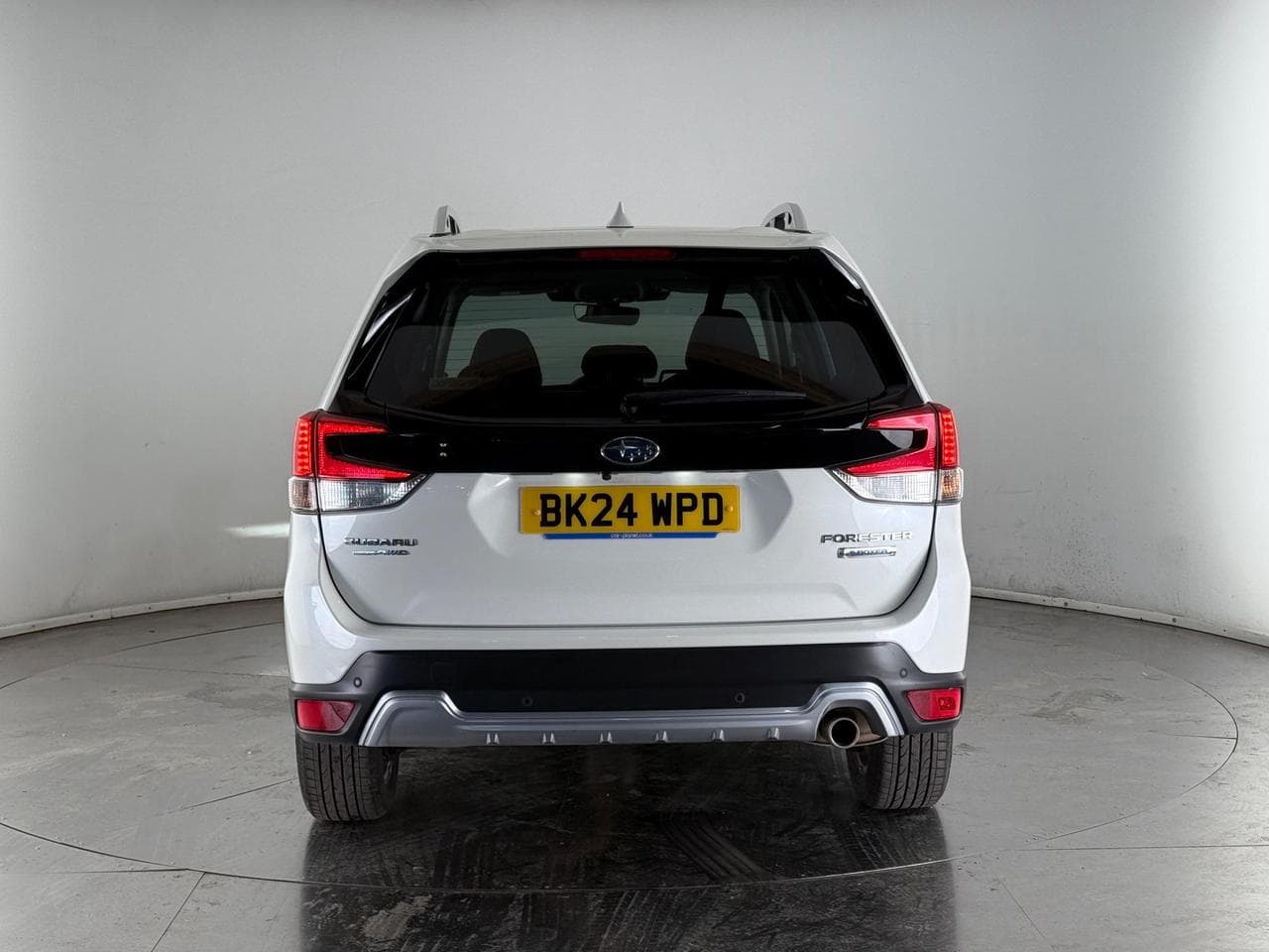 SUBARU Forester thumbnail Rear