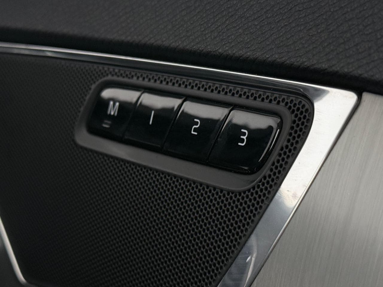 VOLVO XC90 thumbnail Misc Controls
