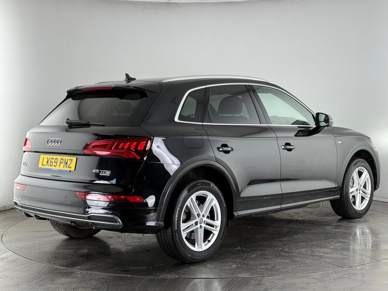 AUDI Q5 thumbnail Rear Right