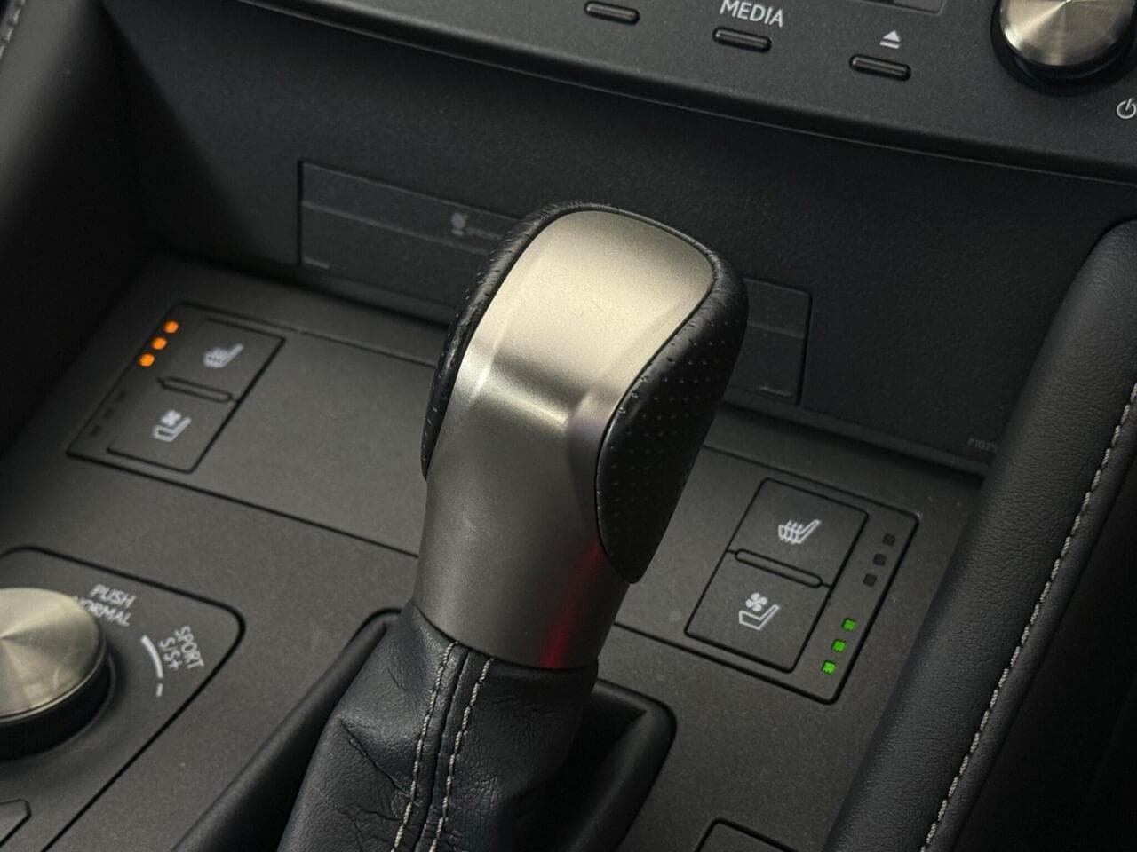 LEXUS RC thumbnail Interior Front