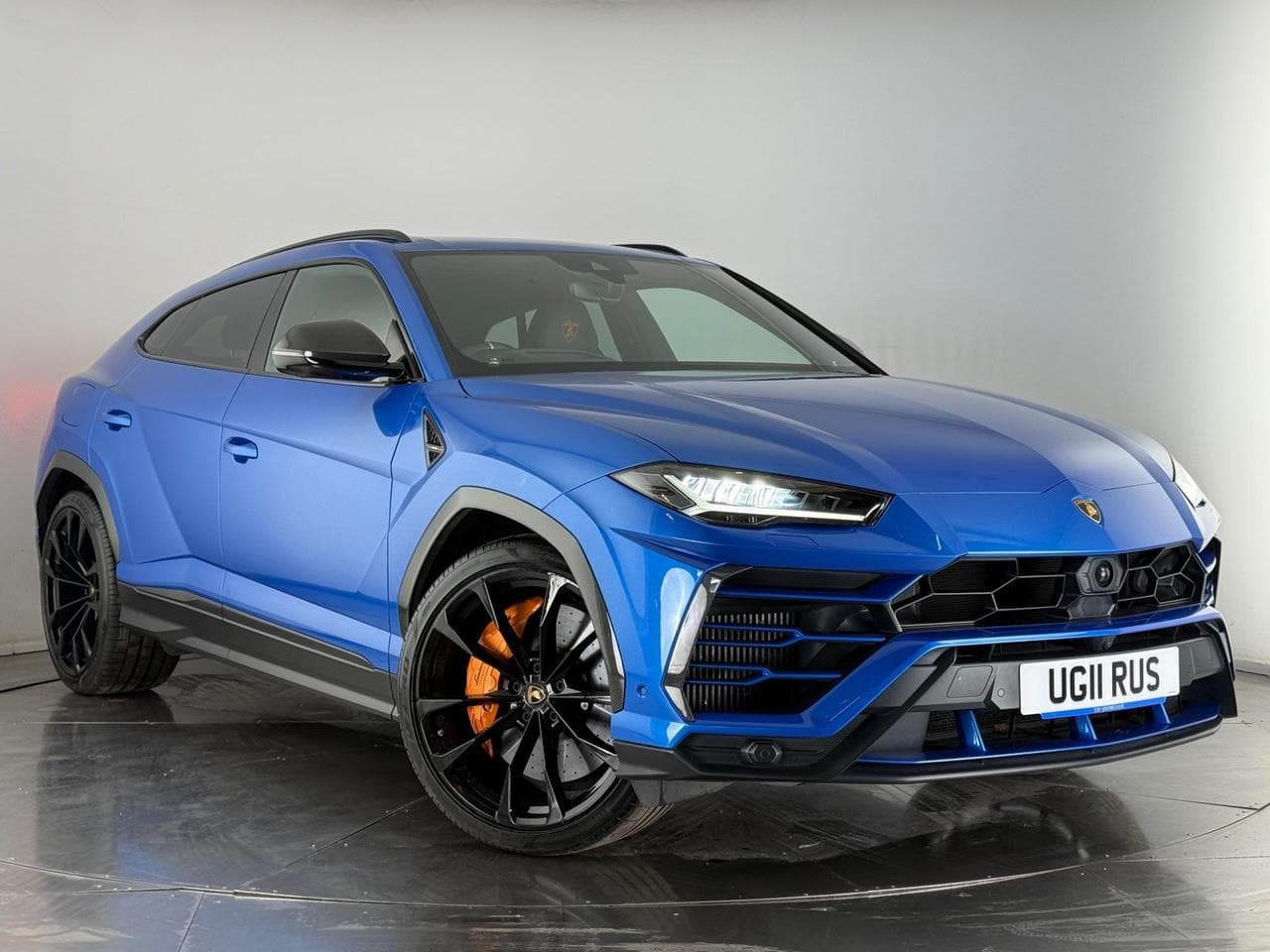 LAMBORGHINI Urus thumbnail Front Right