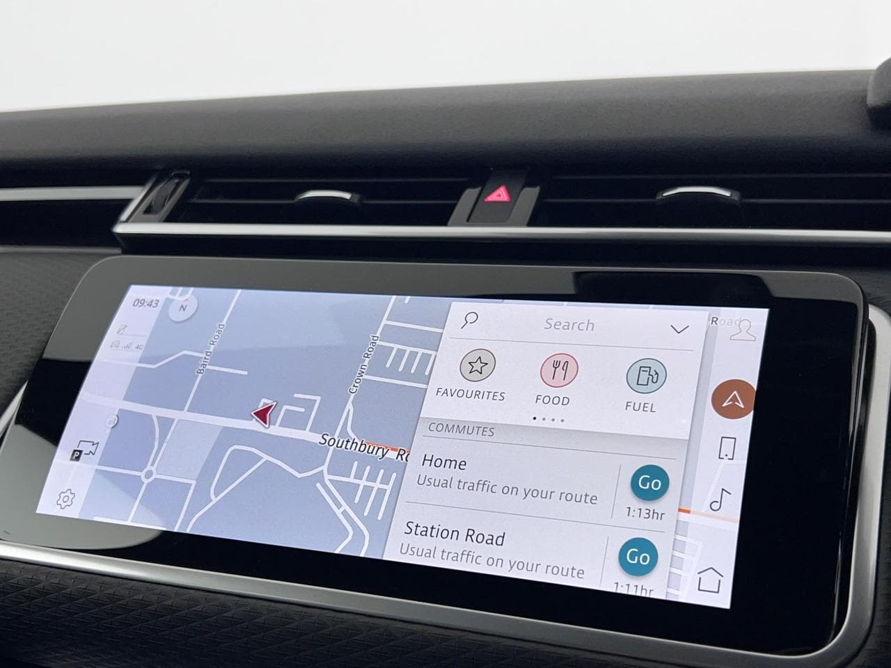LAND ROVER RANGE ROVER VELAR thumbnail Infotainment System