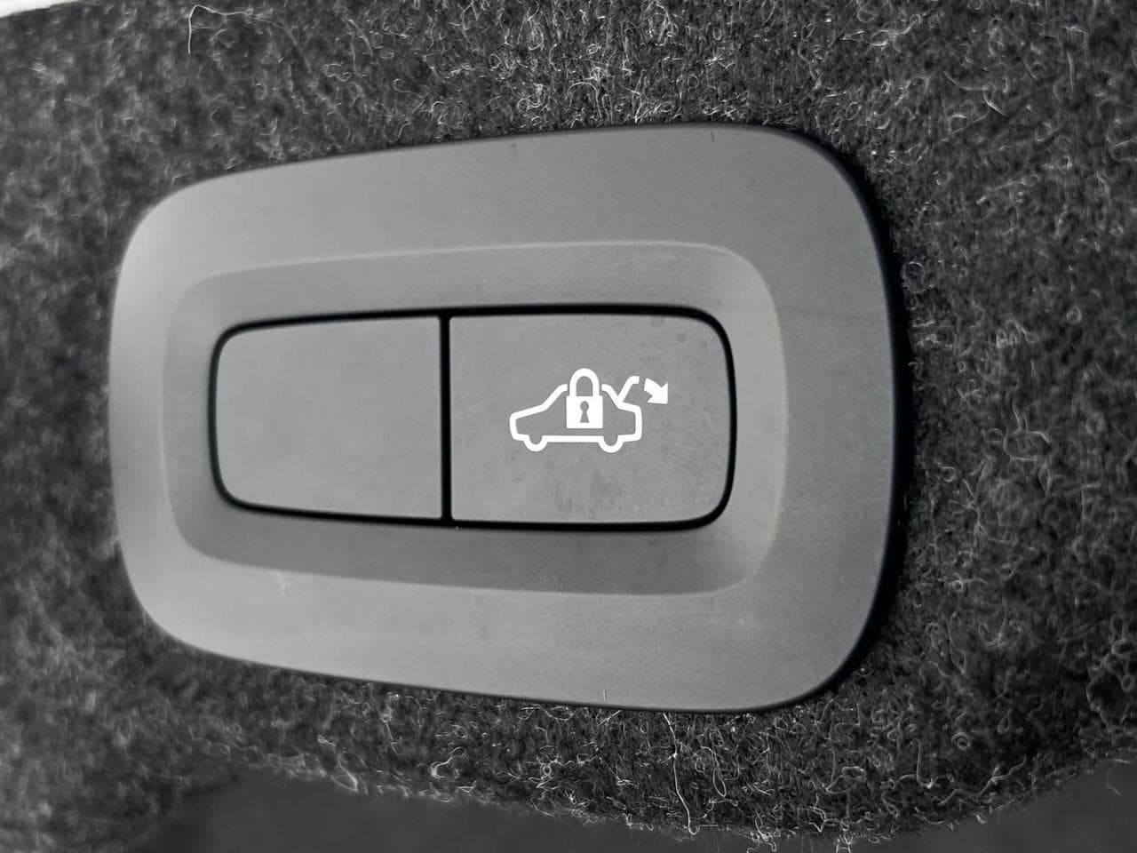 VOLVO S60 thumbnail Misc Controls