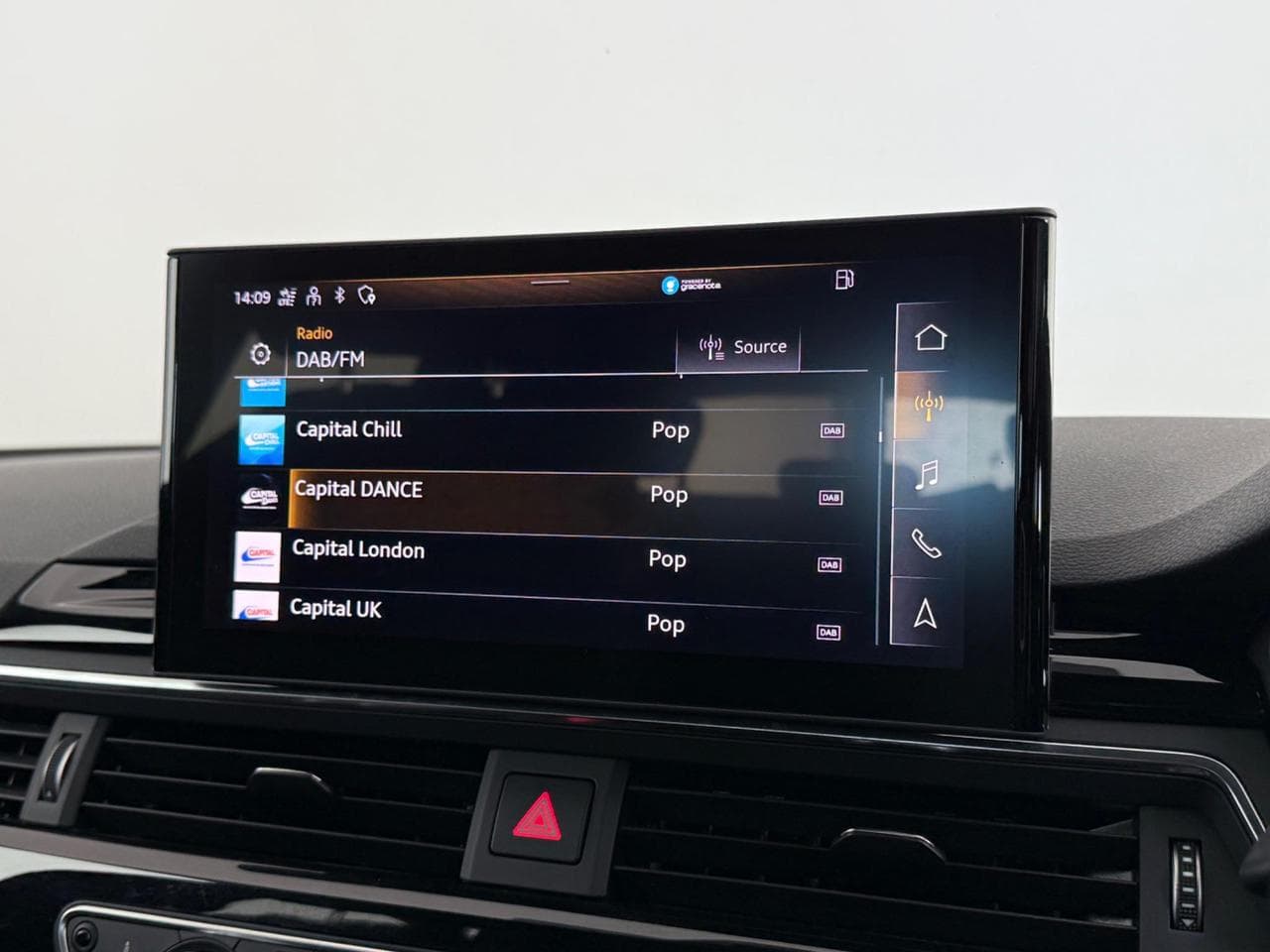 AUDI A4 thumbnail Infotainment System