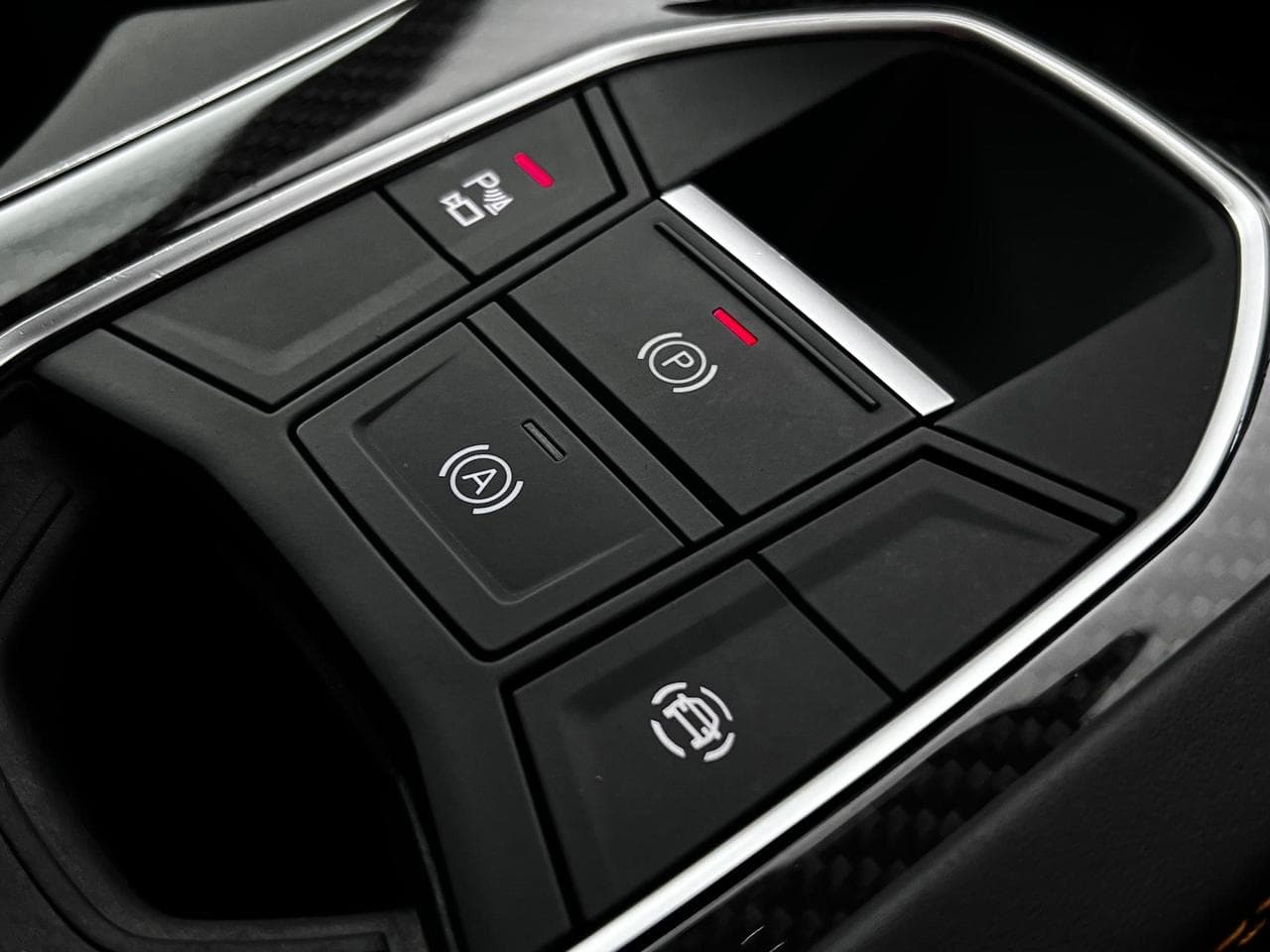 LAMBORGHINI Urus thumbnail Misc Controls