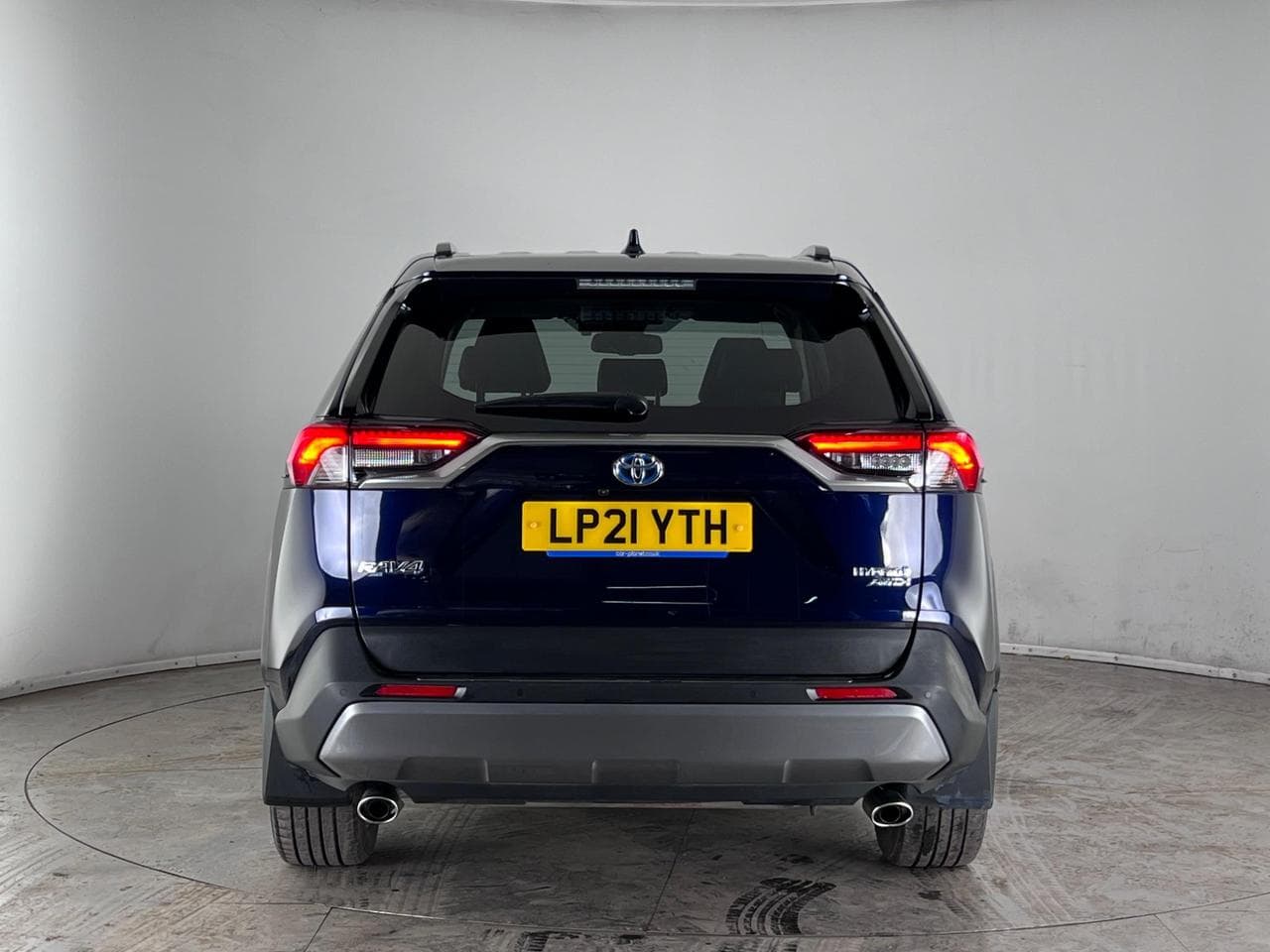 TOYOTA RAV4 thumbnail Rear
