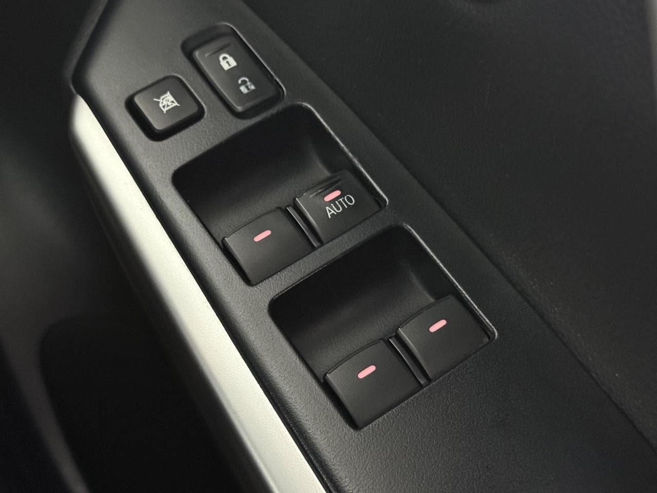 MITSUBISHI Shogun Sport thumbnail Misc Controls