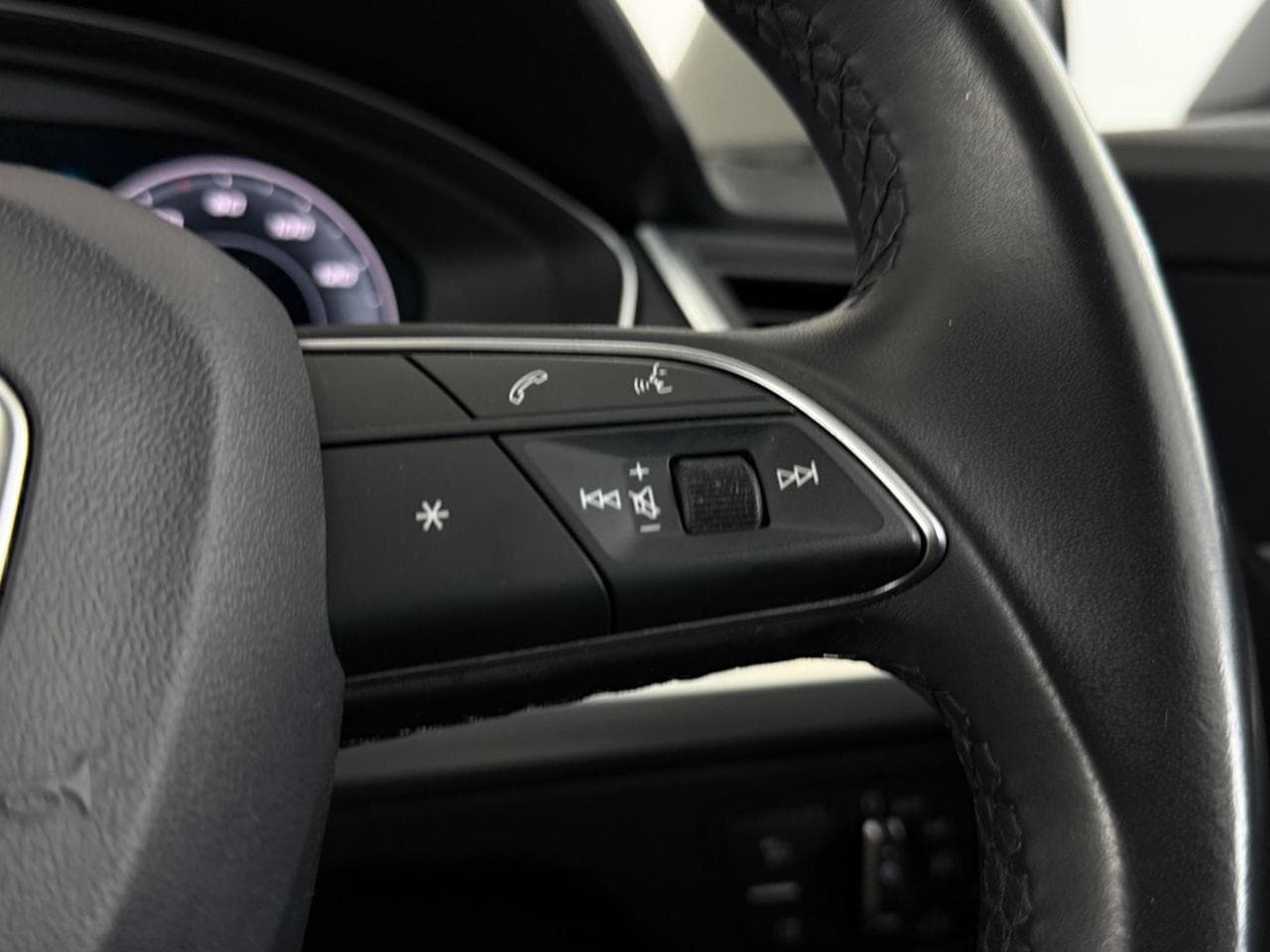 AUDI Q5 thumbnail Misc Controls