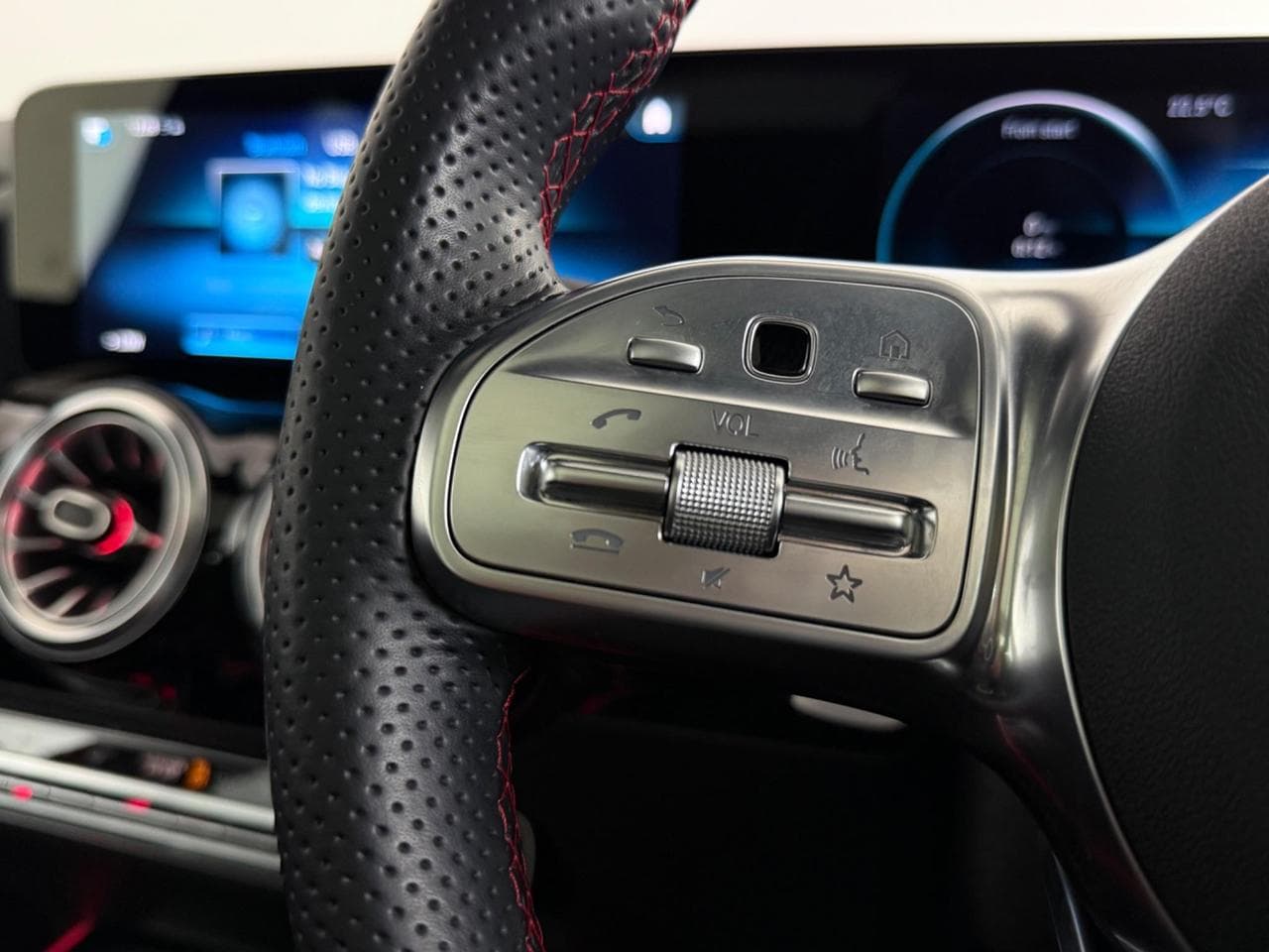 MERCEDES-BENZ GLA thumbnail Misc Controls